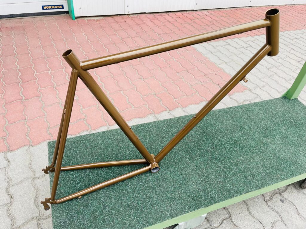 porfestett kerékpárváz