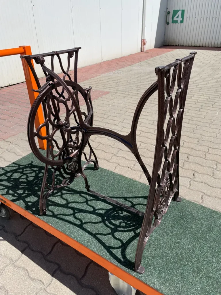 szinterezéssel felújított varrógép állvány